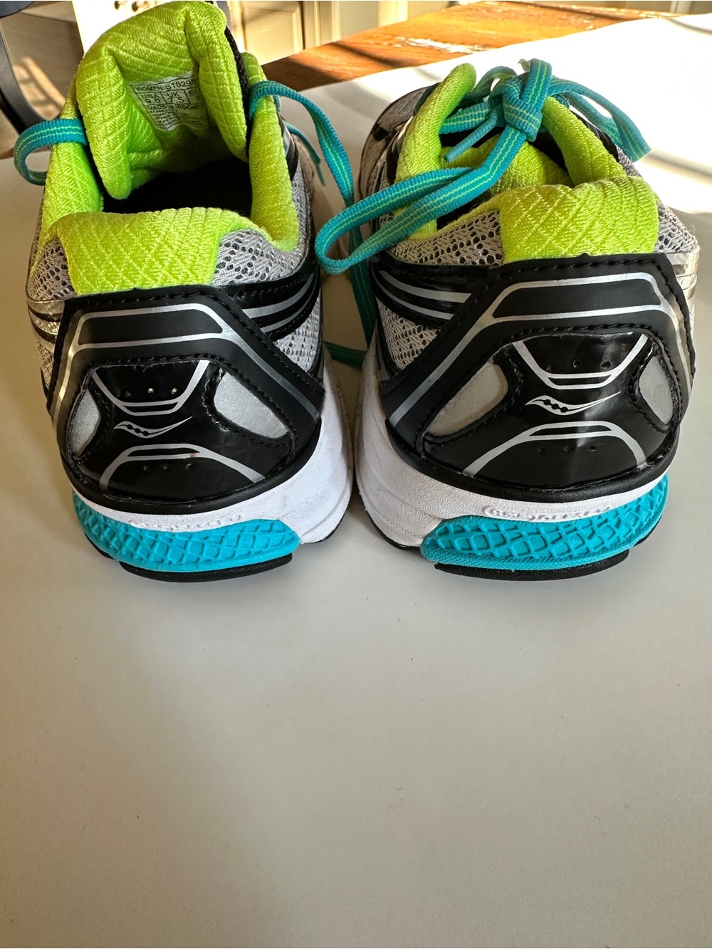 Saucony Guide 9 Everun Women's Running Shoes in White, Black, Teal and Lime 9.5 - Picture 5 of 13